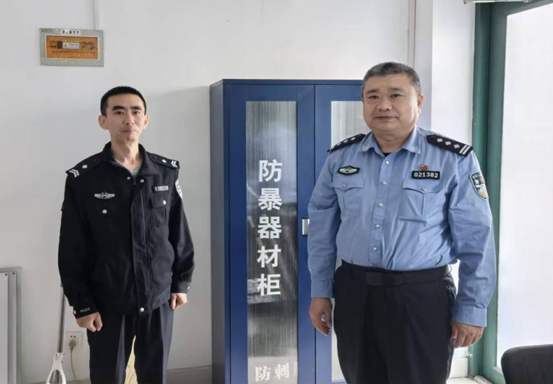 治安支隊對西海岸新區(qū)部分保安從業(yè)單位安保項目進(jìn)行督導(dǎo)檢查.png