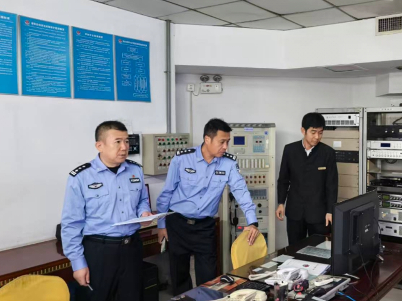 治安支隊(duì)派員對(duì)全市部分旅館治安管理工作進(jìn)行督導(dǎo)檢查.jpg