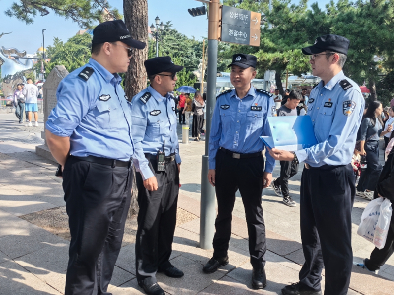 治安支隊派員專項督導(dǎo)國慶節(jié)期間景點景區(qū)治安管理工作.jpg