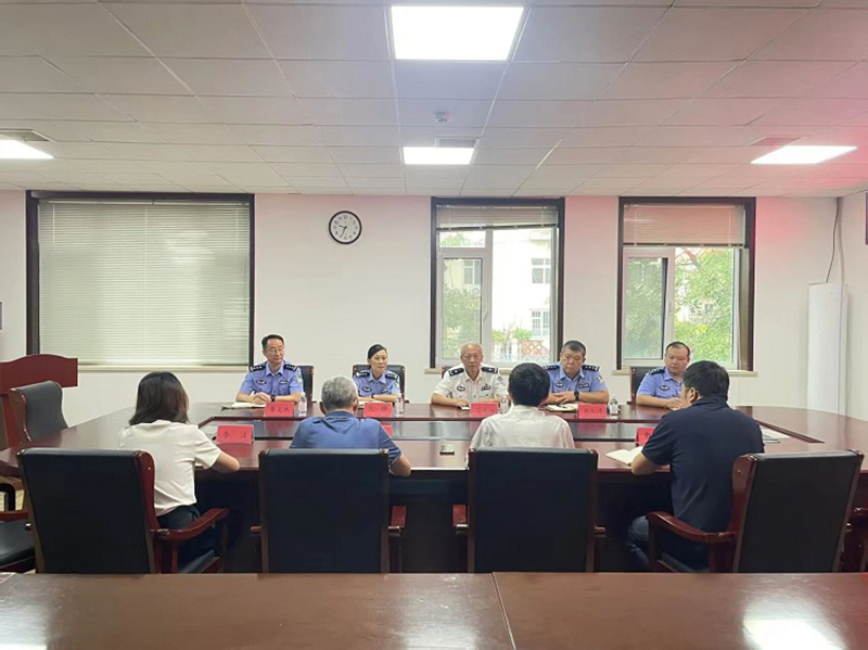 治安支隊(duì)赴市郵政管理局座談交流寄遞渠道安全管理工作.jpg